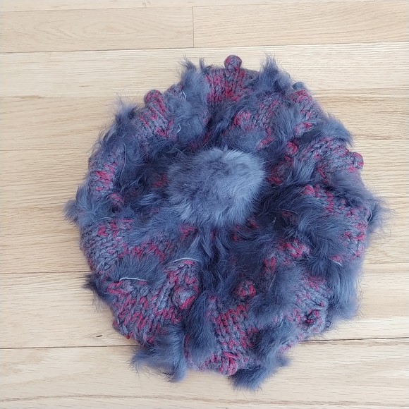 Knit beret with fur pom - Picture 5 of 5
